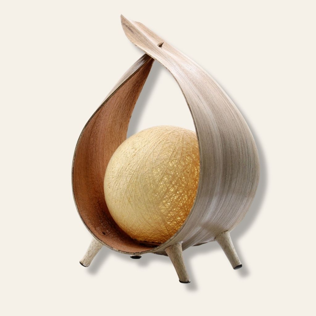 Coconut Alba · Lámpara de Mesa en Hoja de Coco Natural
