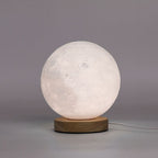 Luna | Lampada dal design organico con rilievo sferico lunare · 17 cm