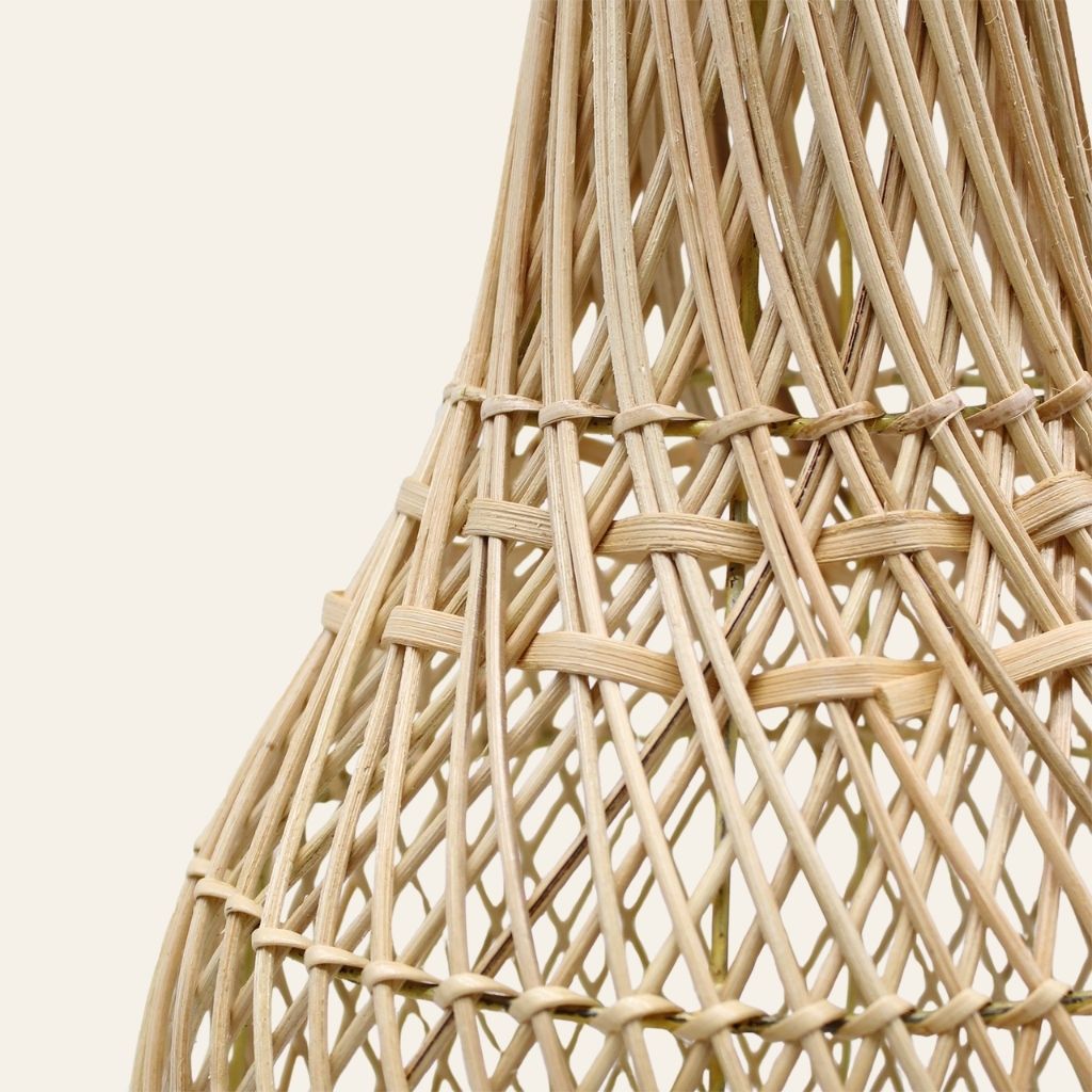 Kalimantan Arena | Escultura de Luz para la Pausa en Ratán Natural · 39 cm