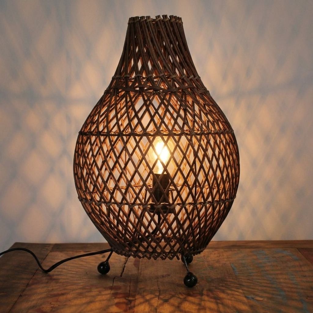 Kalimantan Tierra | Escultura de Luz para la Pausa en Ratán Natural · 39 cm