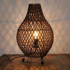 Kalimantan Tierra | Escultura de Luz para la Pausa en Ratán Natural · 39 cm