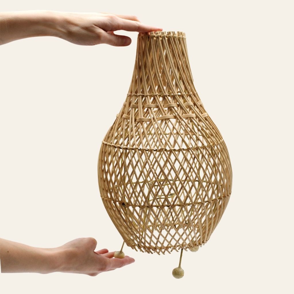 Kalimantan Arena | Escultura de Luz para la Pausa en Ratán Natural · 39 cm