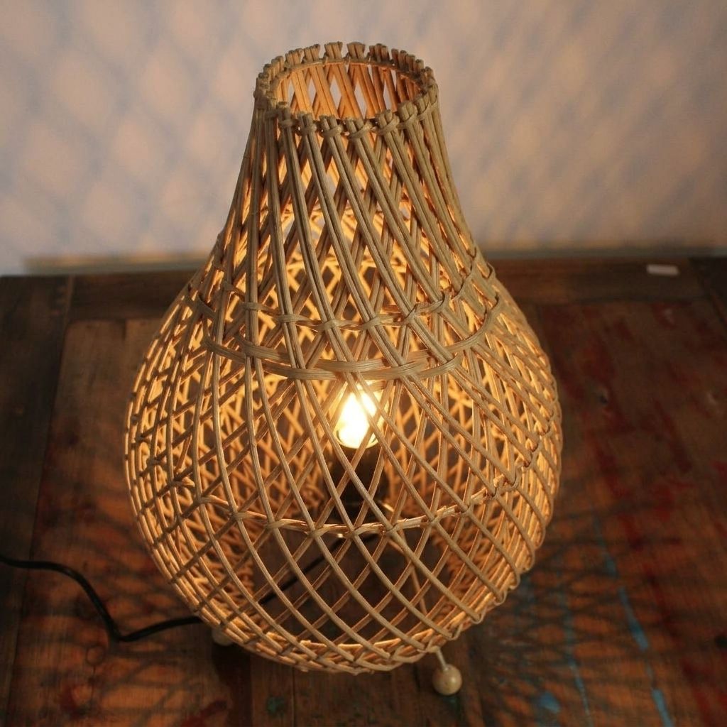 Kalimantan Arena | Escultura de Luz para la Pausa en Ratán Natural · 39 cm