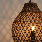 Kalimantan Tierra | Escultura de Luz para la Pausa en Ratán Natural · 39 cm