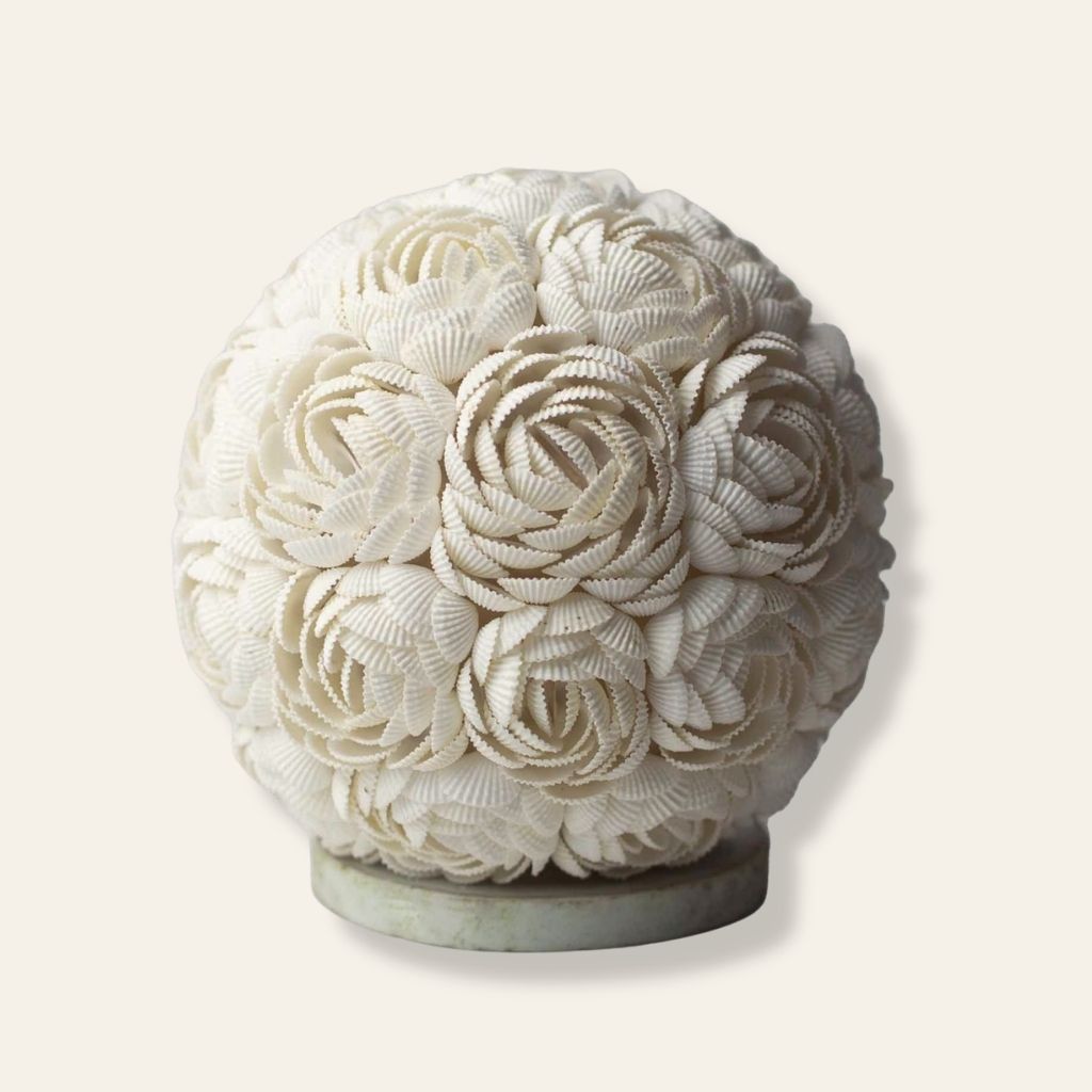 Dewi Mawar Orbe |  Lámpara de Conchas Marinas · 20cm